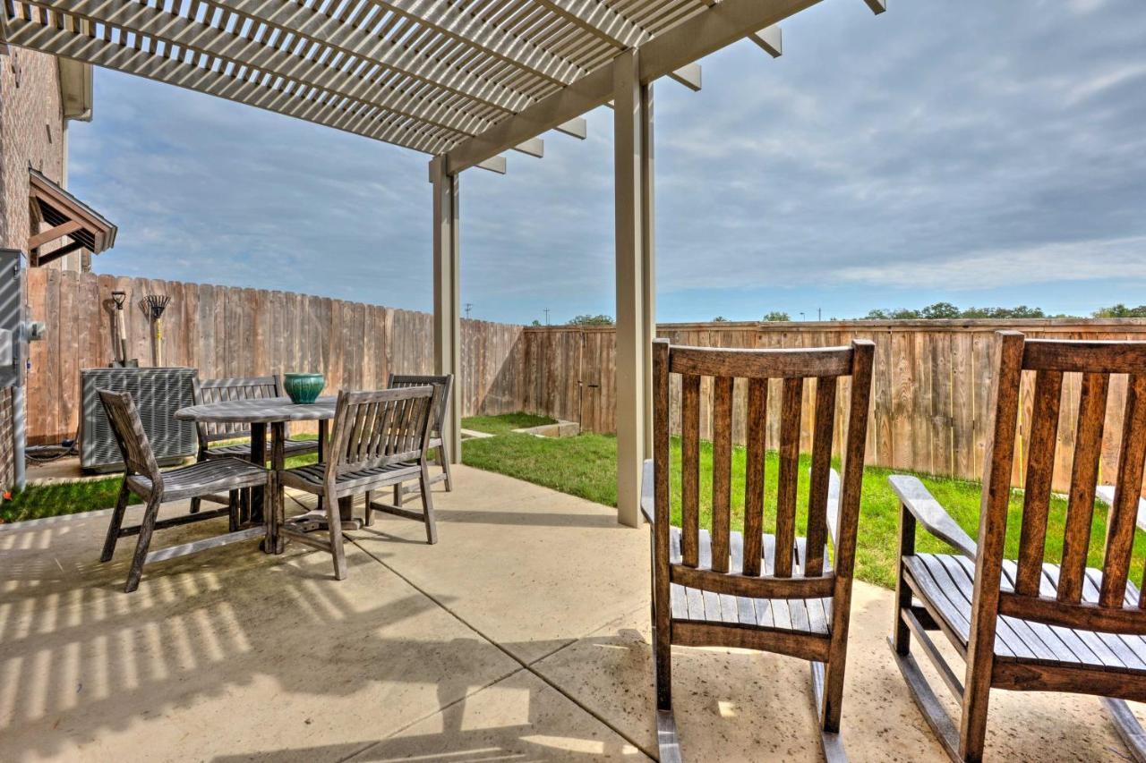 College Station Townhouse With Private Patio Villa Eksteriør billede