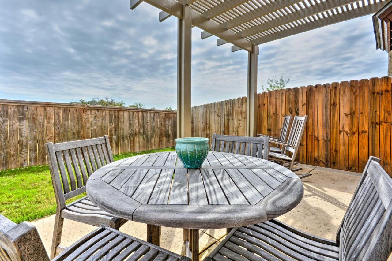 College Station Townhouse With Private Patio Villa Eksteriør billede