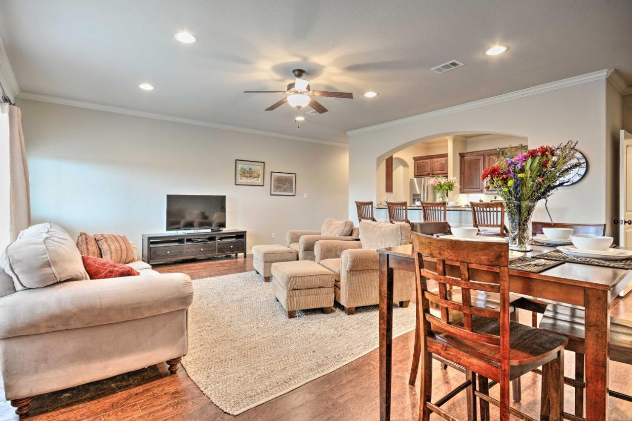 College Station Townhouse With Private Patio Villa Eksteriør billede
