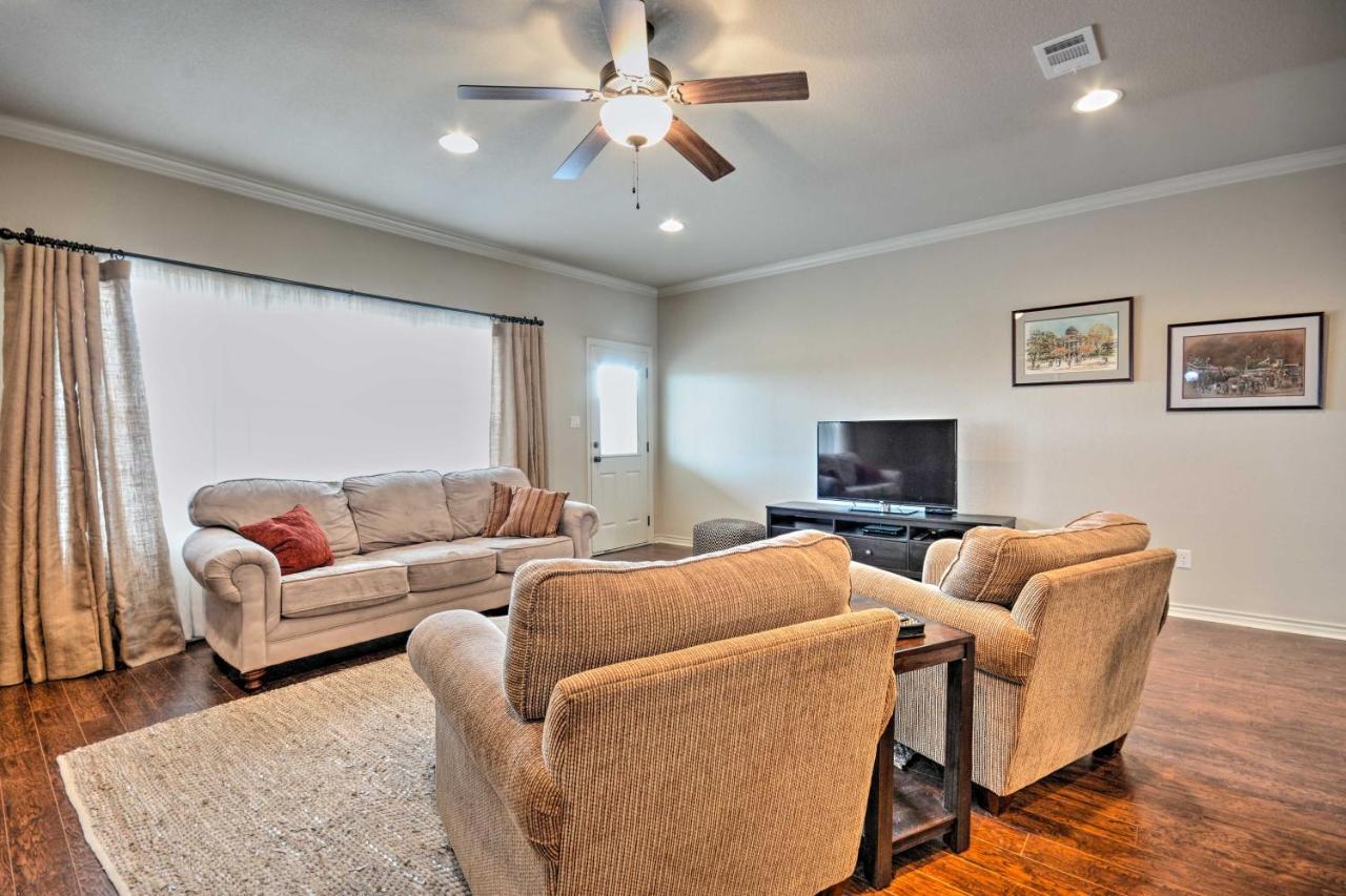 College Station Townhouse With Private Patio Villa Eksteriør billede